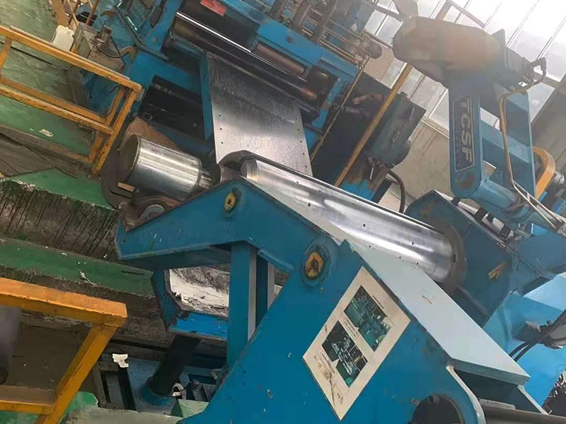 帶鋼分條機(jī)機(jī)器多長？
